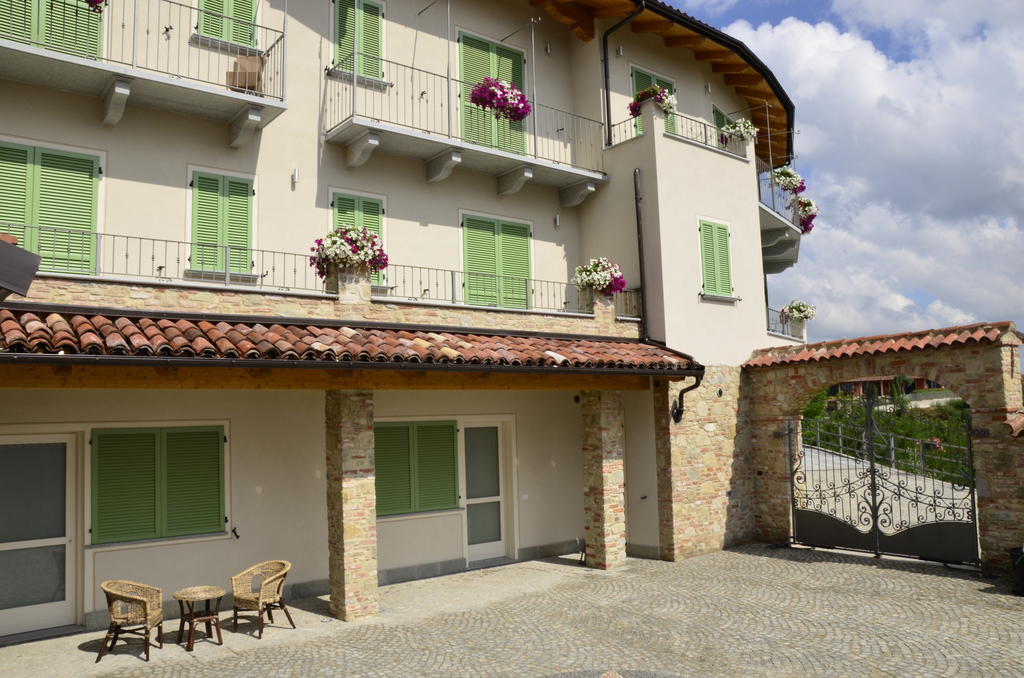Bed and Breakfast La Rocca Carrù Exterior foto